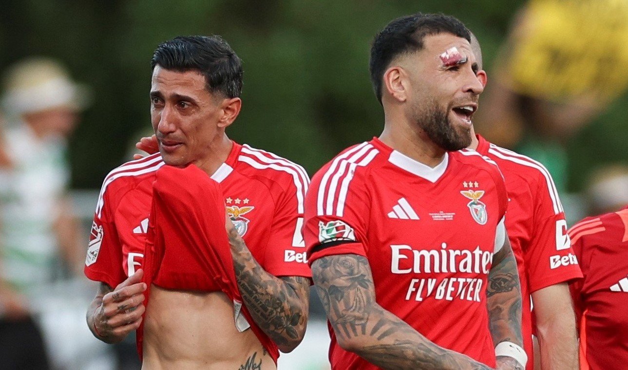 Di María y Otamendi, luego del choque ante Sporting por la final de la Copa de Portugal. (FOTO: EFE).