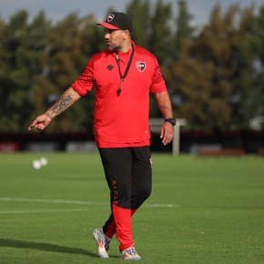 Cristian Fabbiani renovó su contrato como entrenador de Newell's