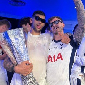 El divertido video del Cuti Romero al ritmo de Oasis en los festejos del Tottenham campeón