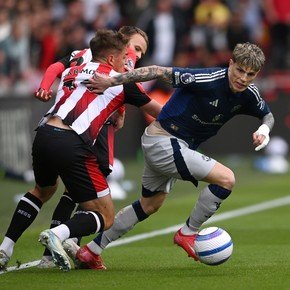 Con gol y asistencia de Garnacho, el Manchester United cayó ante el Brentford