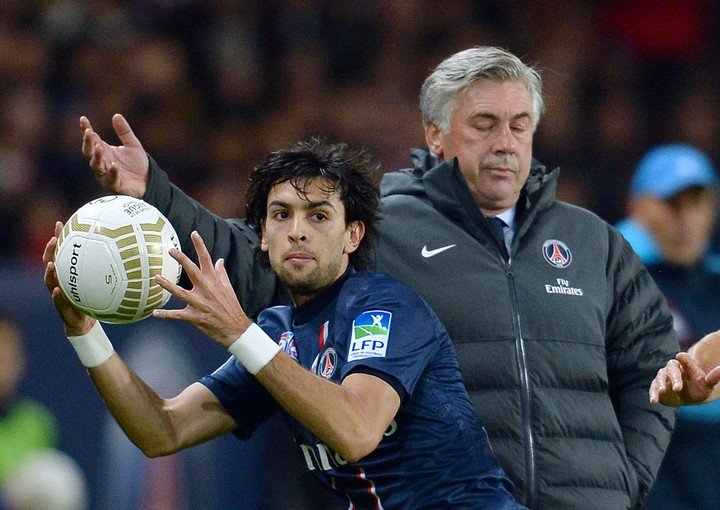 Pastore y Ancelotti. (AFP)