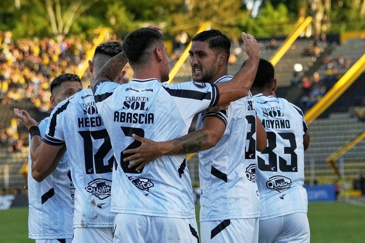 Central Córdoba se mantiene invicto en la Libertadores. (AP Photo/Ariana Cubillos)