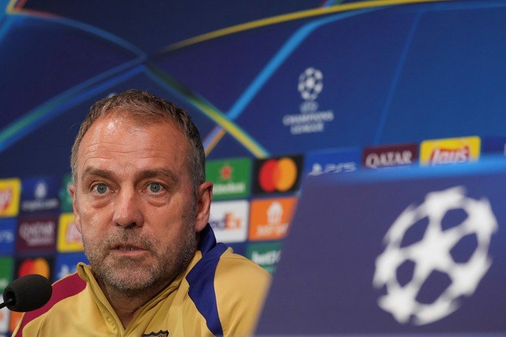 Hansi Flick habló tras la derrota del Barcelona. (AP) 