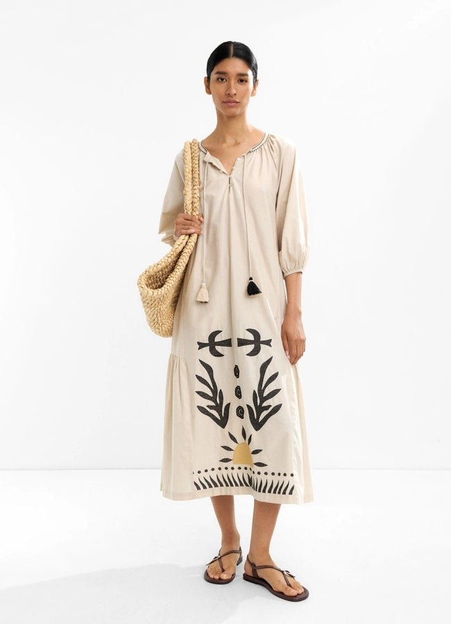 Vestido con bordado Parfois.