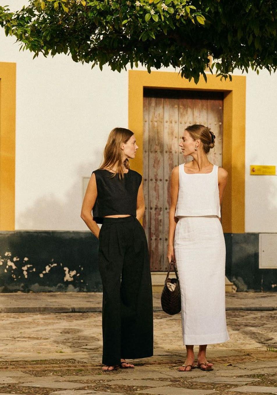 Total looks sencillos de primavera-verano que usan las mejor vestidas a los 50 años para no complicarse