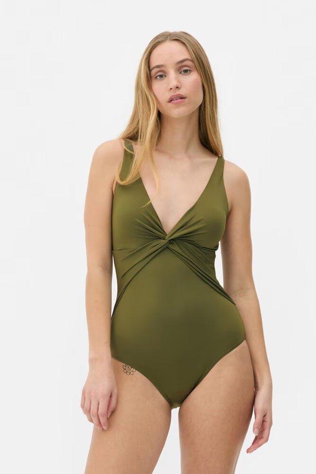 Bañador moldeador nudo Primark.