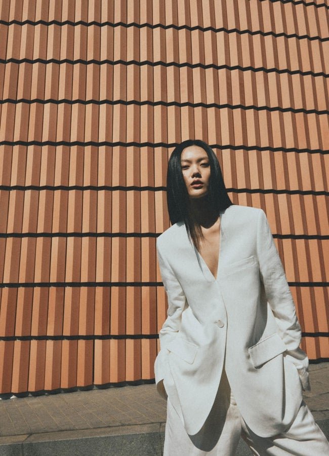 Blazer blanca sin solapa de Sfera.