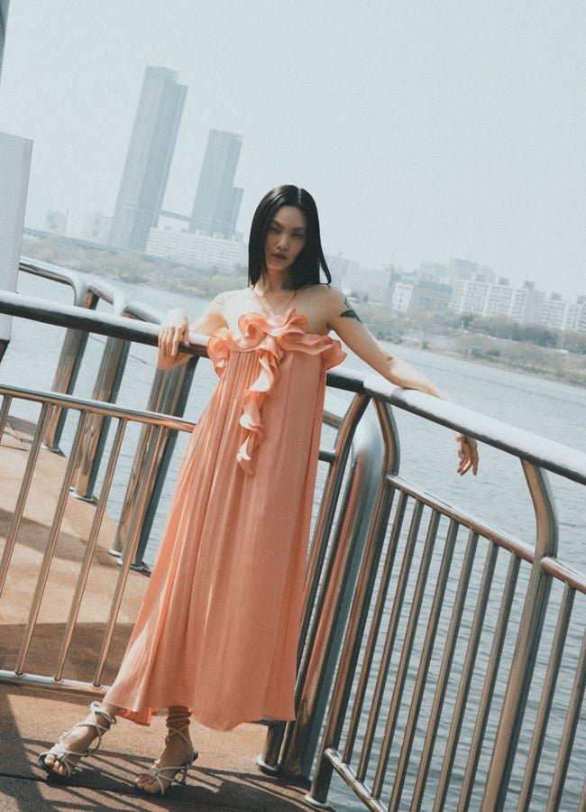 Vestido de tirantes con volantes de Sfera.