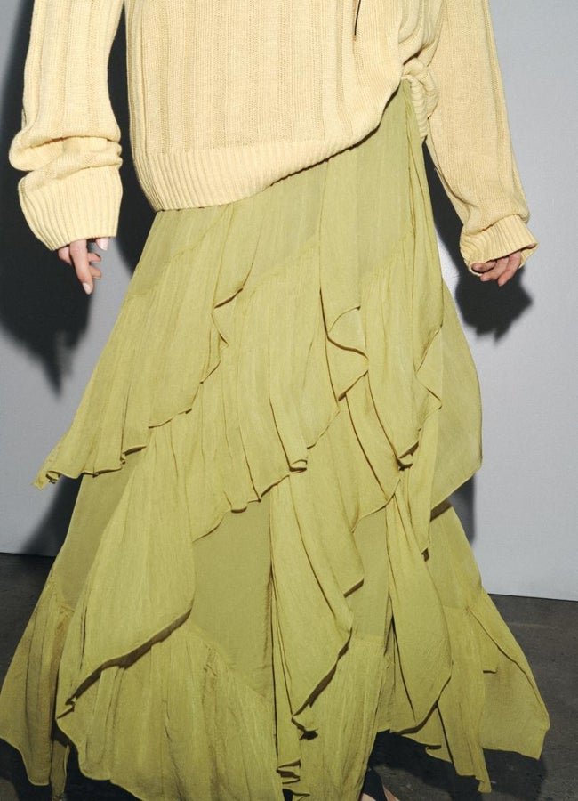 Falda verde volantes Zara.