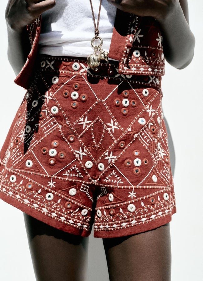 Bermudas bordadas Zara.