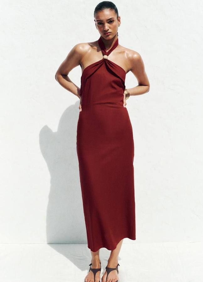 Vestido con detalle de nudo. 