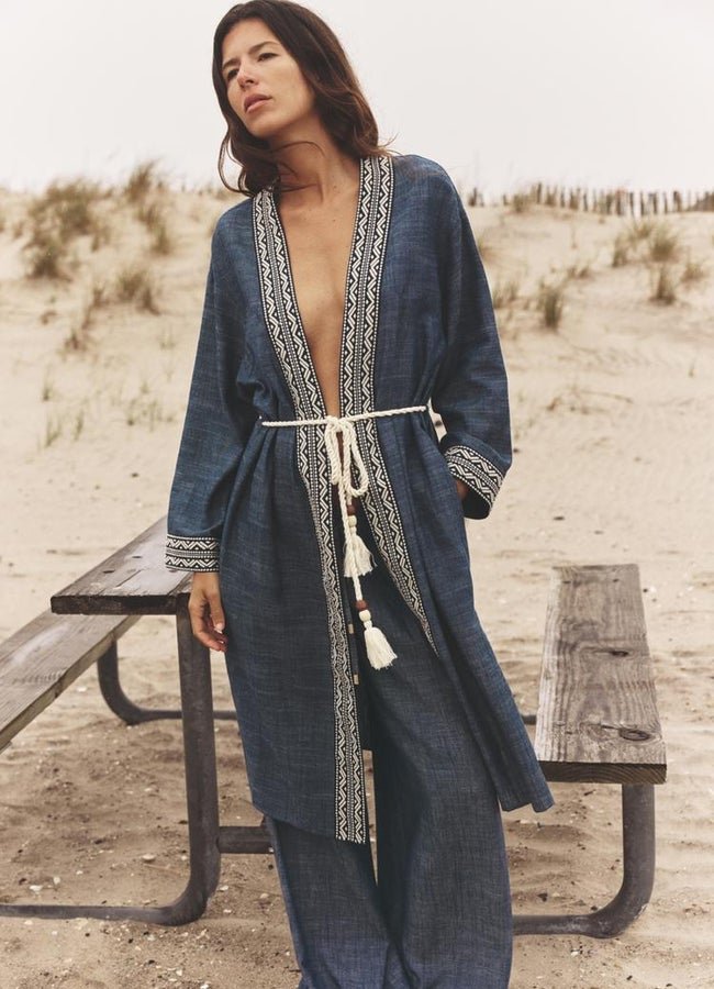 Kimono largo bordados de Zara.