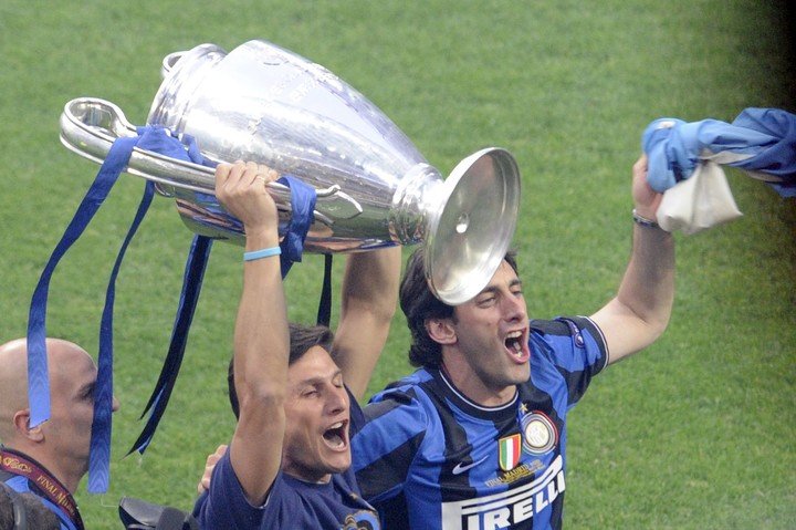 Milito, campeón en un Inter plagado de argentinos. (AFP)