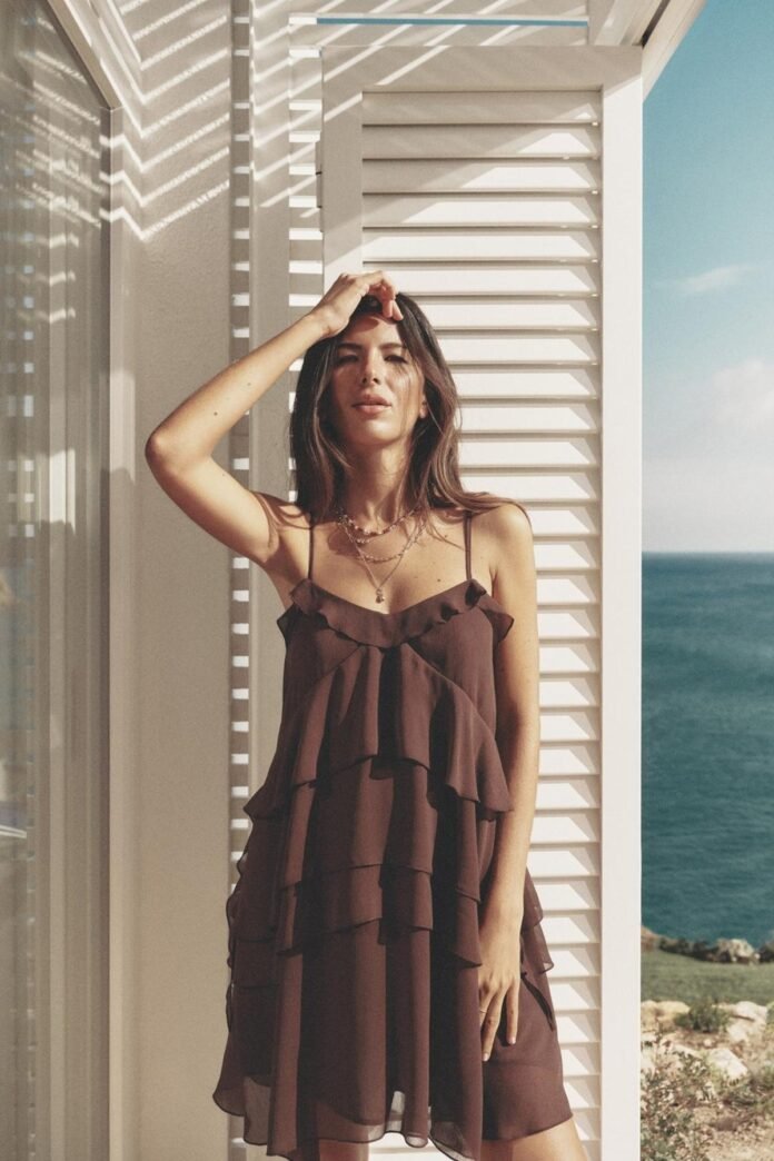 Lefties tiene el vestido perfecto que une el estilo romántico y el boho chic este verano