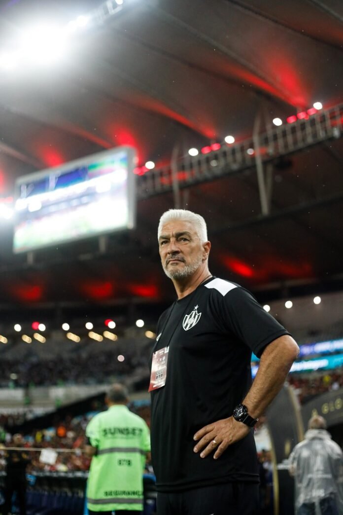 Omar De Felipe, en la previa de volver a enfrentar al Flamengo: