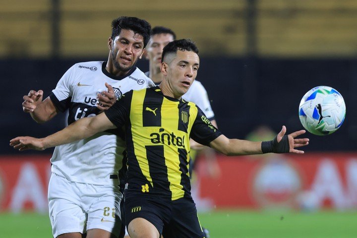 Peñarol quiere salir primero. (Foto: EFE)