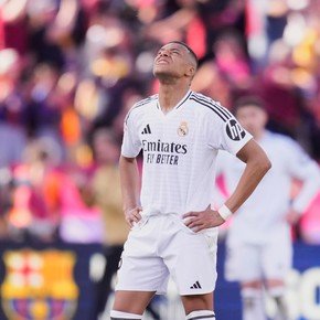 El colmo de Mbappé: otra vez partidazo, tres goles y bajón