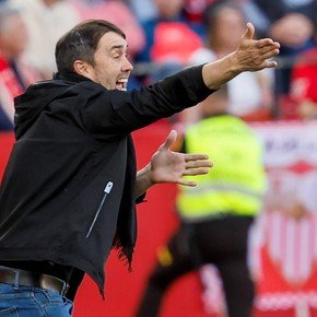 Coudet, de salvarse del descenso a tener un futuro incierto en el Alavés