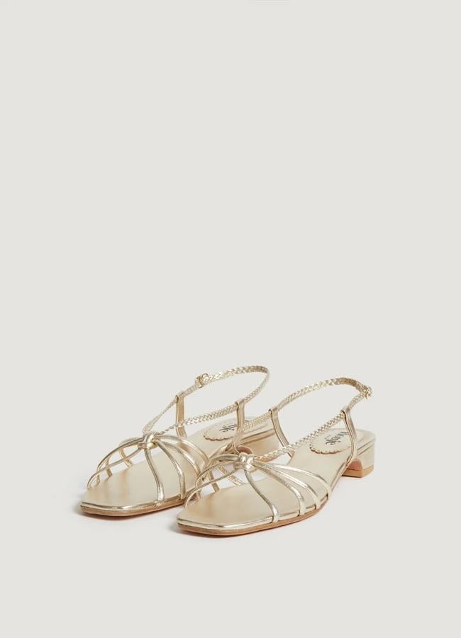 Sandalias de tacón bajito de Rouje (195 euros).