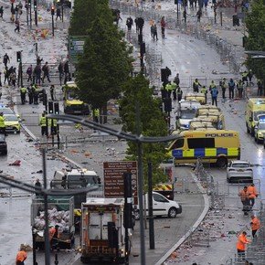 Locura en Liverpool: un auto atropelló a hinchas en medio de los festejos de los Reds