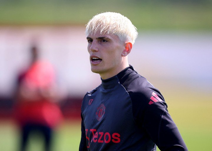Garnacho en una práctica con el Manchester United.