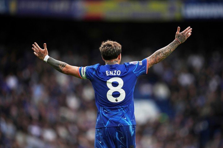 Enzo ante el Liverpool. (Foto: AP)