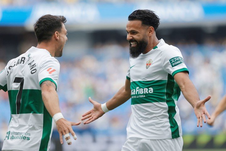 Mourad Daoudi y Óscar Plano celebran el primer gol de su equipo (EFE).