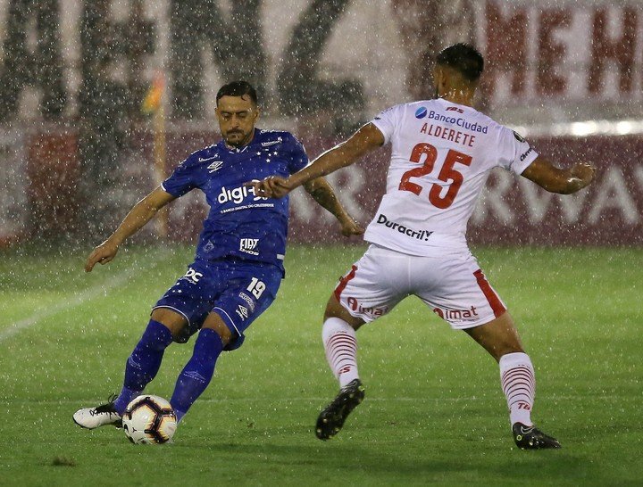 Alderete jugó Copa Libertadores con Huracán (REUTERS/Agustin Marcarian).