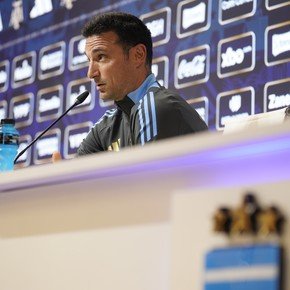 Scaloni: "Messi titular", Mastantuono al Real Madrid, Paredes a Boca y la lista para el 2026