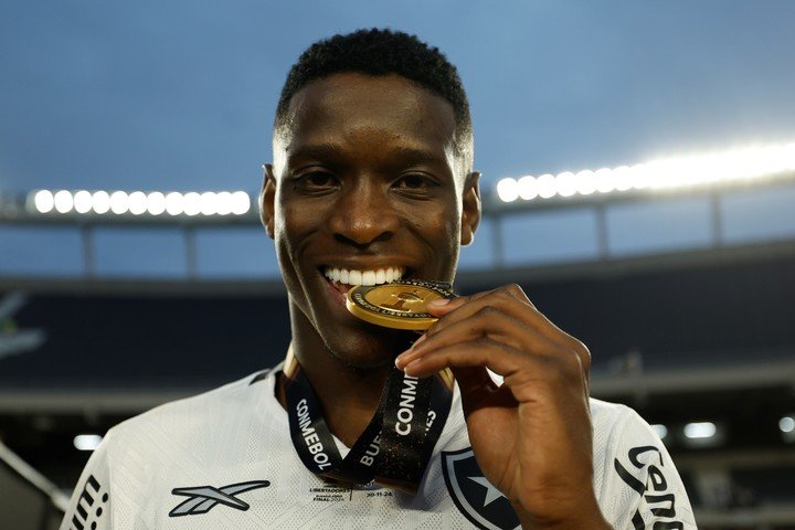 Luiz Henrique de Botafogo celebra al ganar la Copa Libertadores (EFE).