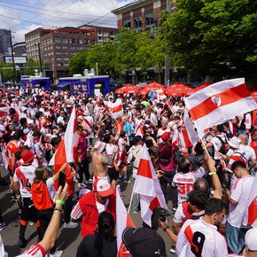 Se viene la banda de River: una marea de hinchas a la espera de la final con Inter
