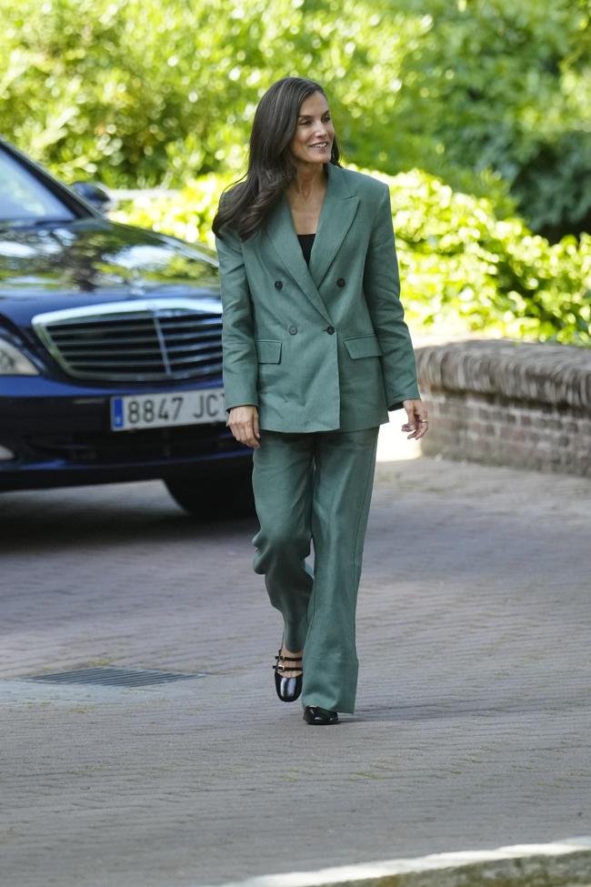El total look de Mango de la reina Letizia