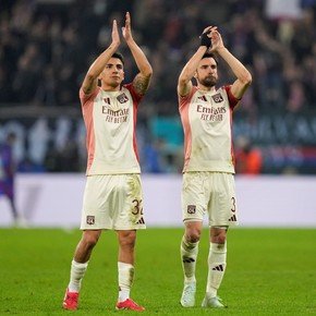 La UEFA le dio el visto bueno al Lyon de Almada y Tagliafico para disputar la Europa League, pero con una condición