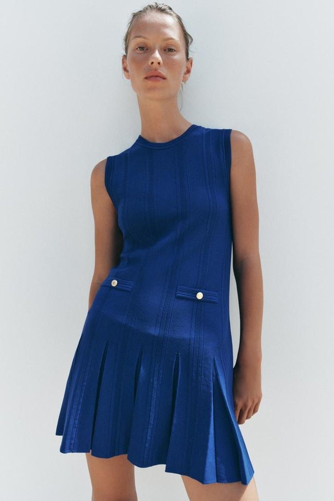Vestido corto azul Zara.