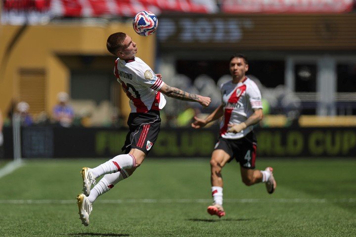 Mastantuono jugó demasiado pegado a la raya derecha y eso limitó sus cualidades. (AP Photo/Ryan Sun).