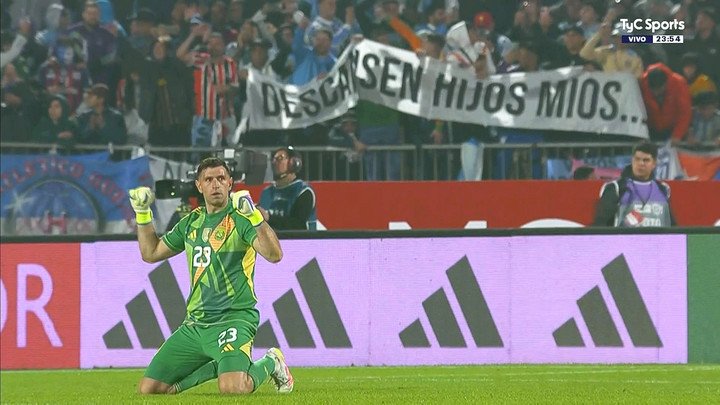 El trapo en referencia a la famosa frase de Arturo Vidal. (Clarín)