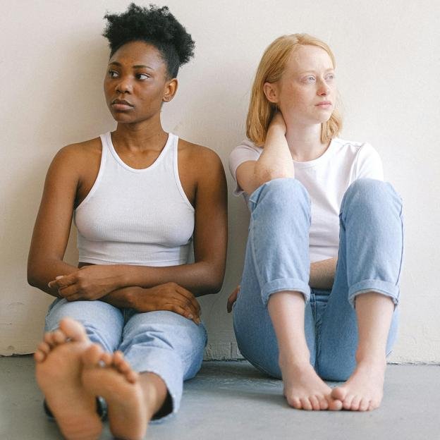 Seis formas de responder a comentarios ofensivos que solo buscan hacerte daño, según la experta en comunicación Aurora Michavila