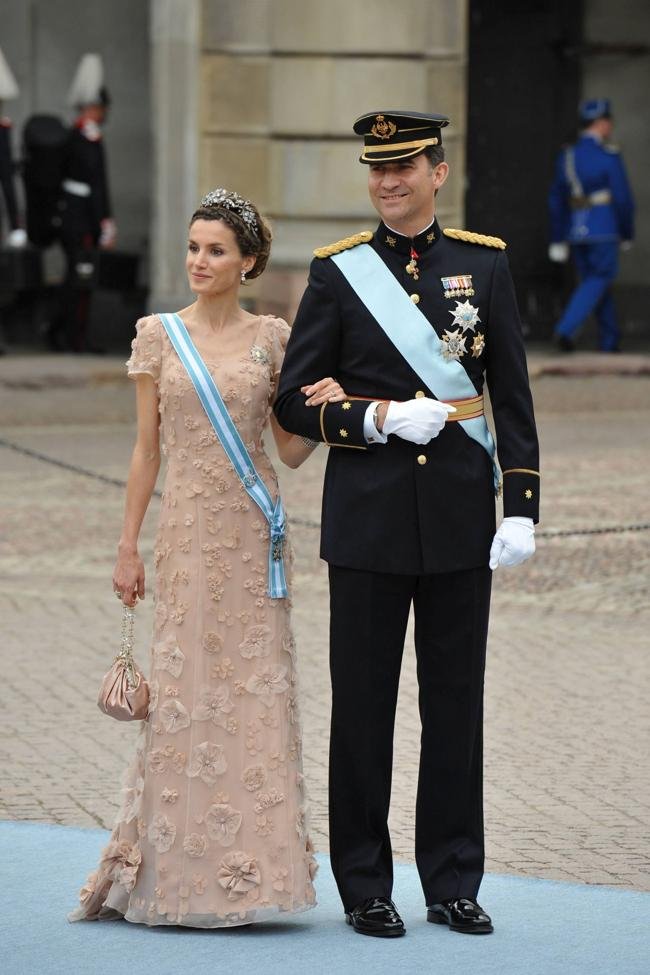 La reina Letizia y Felipe VI en la boda de Victoria de Suecia.