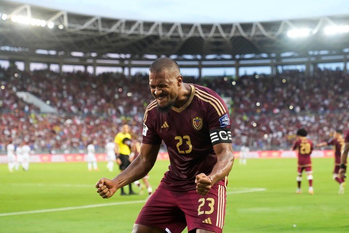 Rondón festeja ante Bolivia.
(AP).