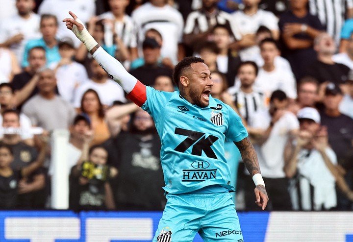 Neymar en Santos ante Botafogo (Reuters).