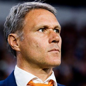 Van Basten criticó a la UEFA por el show musical antes de la final de la Champions: "Es ridículo"