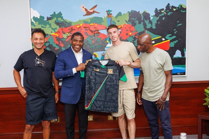 Cole Palmer, de visita en San Cristobal y Nieves. (Foto: Twitter @TerranceDrewSKN)