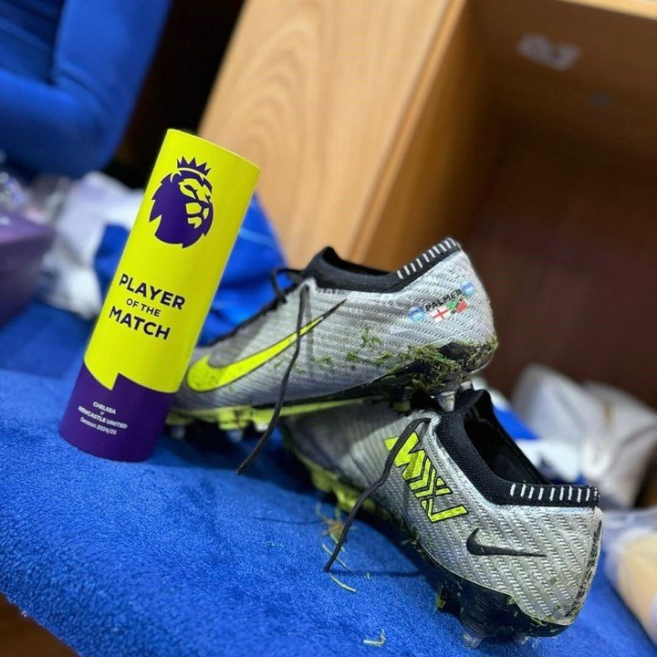 Los botines de Palmer con la bandera del país de su abuelo. (IG @colepalmer10)