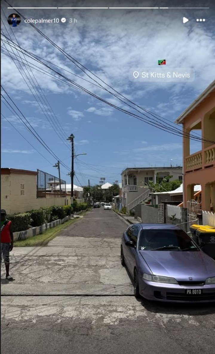 Palmer recorrió San Cristobal y Nieves, el país de su abuelo (IG @colepalmer10)