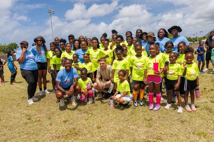 Cole Palmer, de visita en San Cristobal y Nieves. (Foto: Twitter @TerranceDrewSKN)