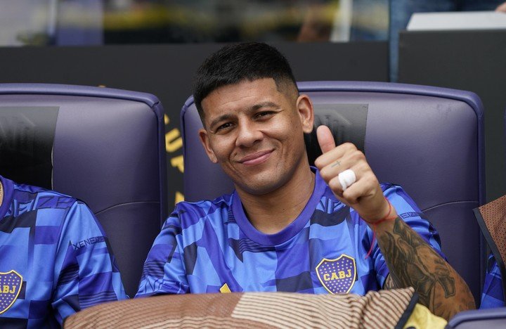 Marcos Rojo en el banco suplentes de Boca Juniors vs Auckland City (Fernando de la Orden).