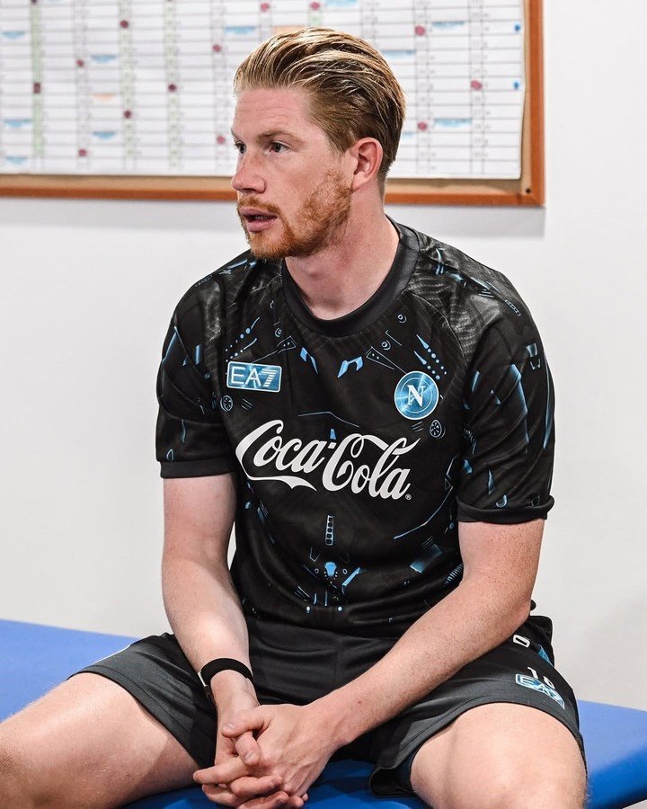 De Bruyne en el Napoli. (@officialsscnapoli)