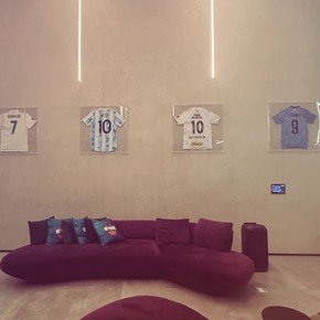 La envidiable colección de camisetas de Neymar