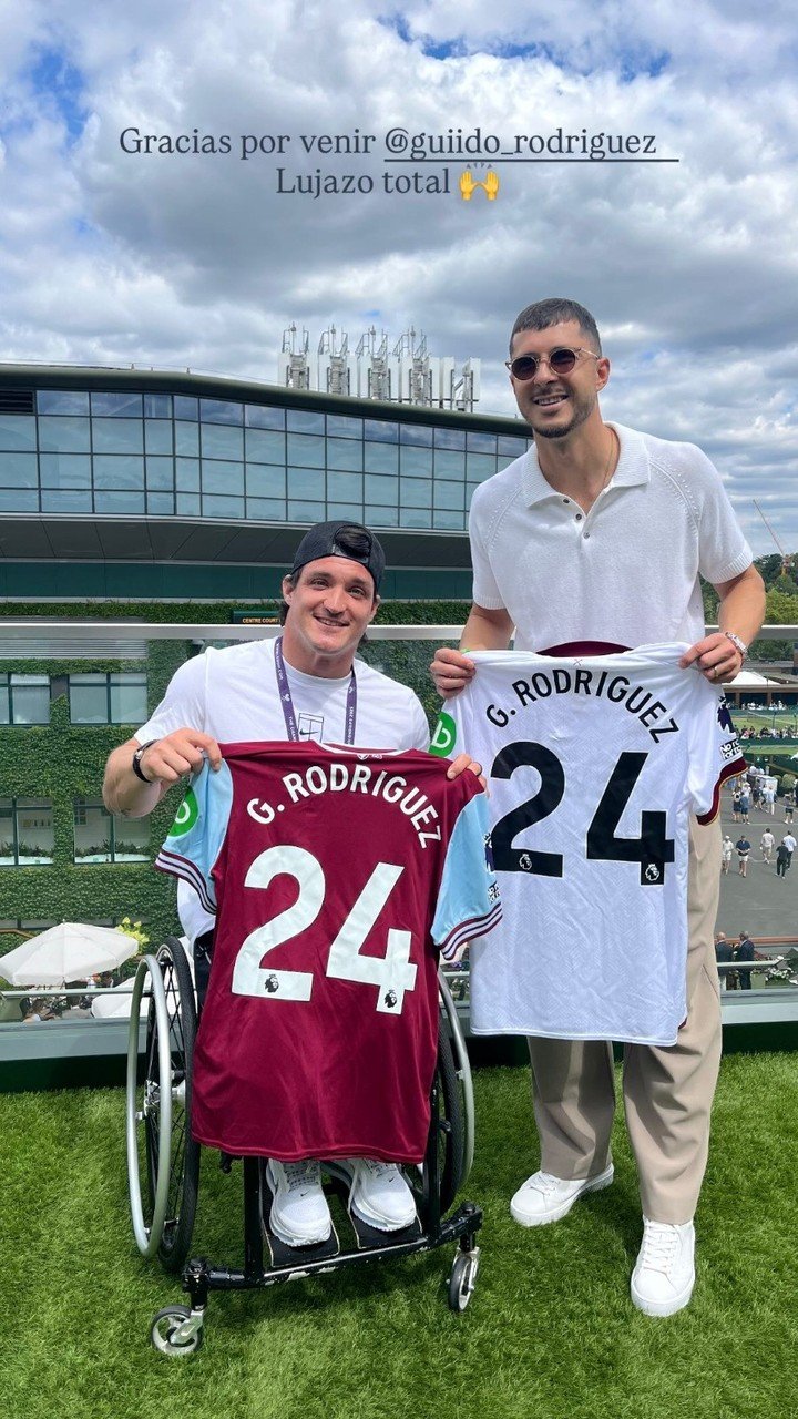 Guido Rodríguez visitó a Gusti Fernández en la previa de los cuartos de Wimbledon.