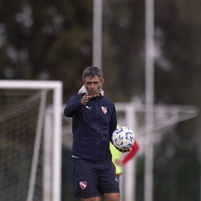 Las complicaciones de Independiente en el mercado para reemplazar a Angulo